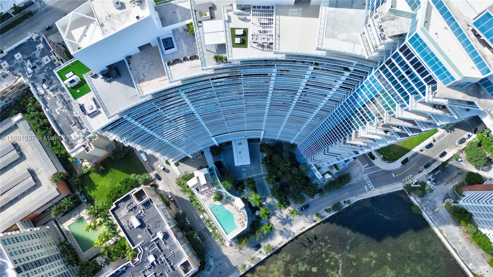 PARAMOUNT BAY CONDO - Residential Lease