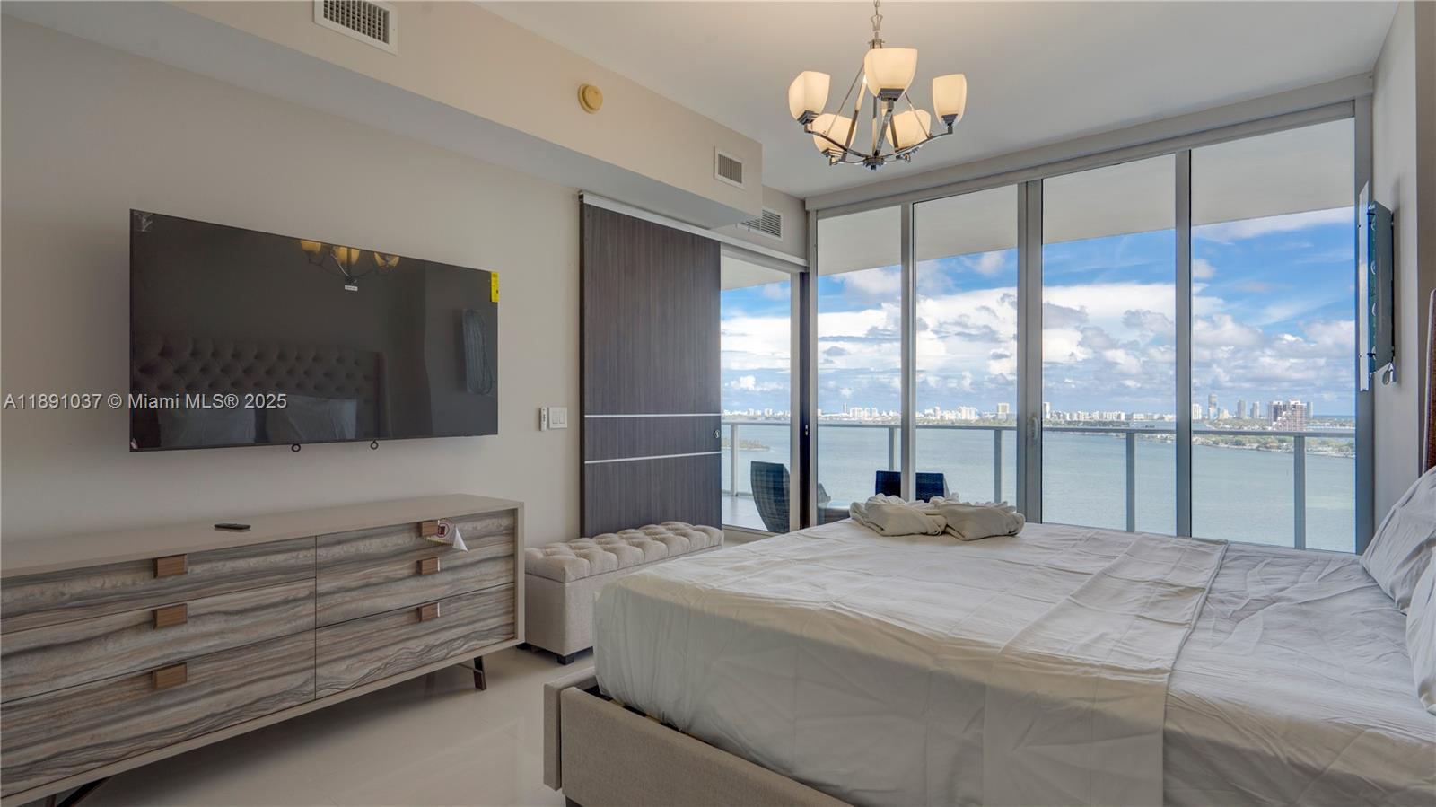 PARAMOUNT BAY CONDO - Residential Lease