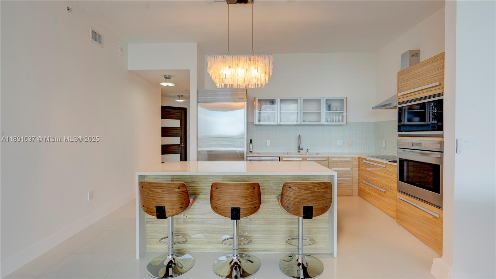 PARAMOUNT BAY CONDO - Residential Lease