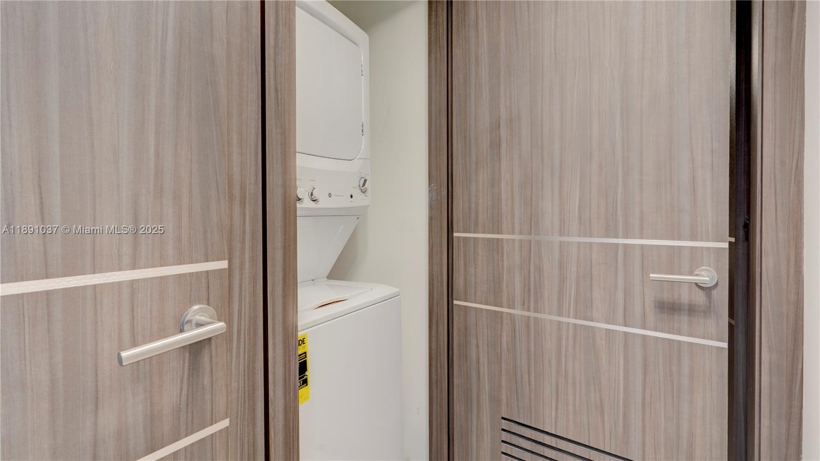 PARAMOUNT BAY CONDO - Residential Lease