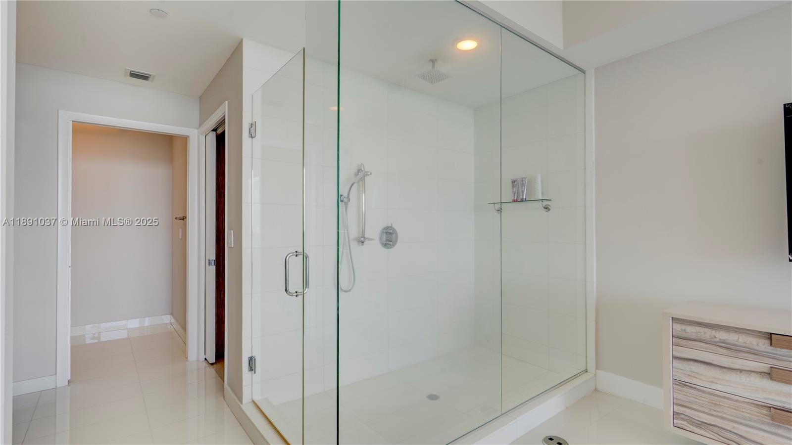 PARAMOUNT BAY CONDO - Residential Lease