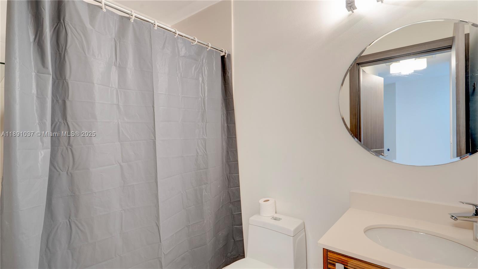 PARAMOUNT BAY CONDO - Residential Lease