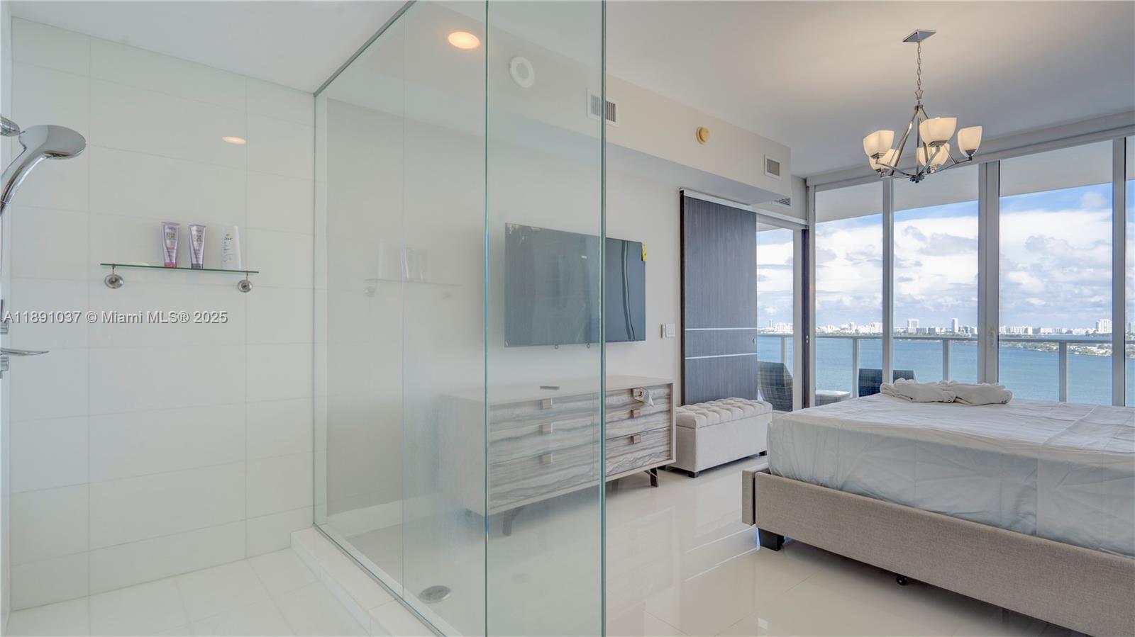 PARAMOUNT BAY CONDO - Residential Lease