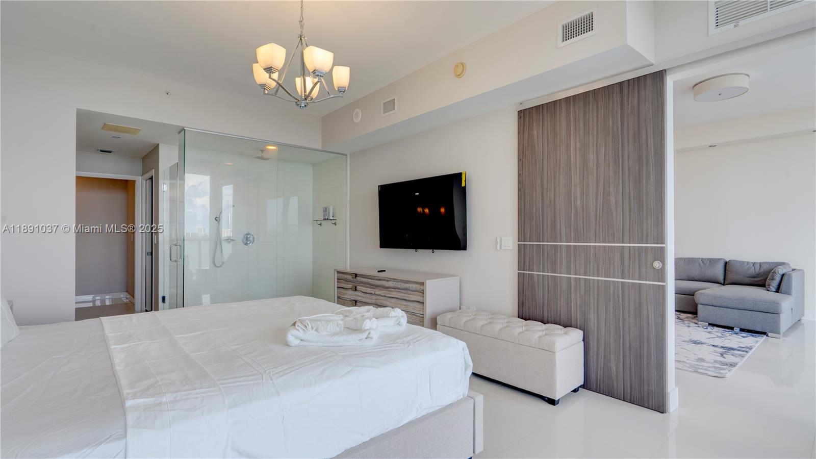 PARAMOUNT BAY CONDO - Residential Lease
