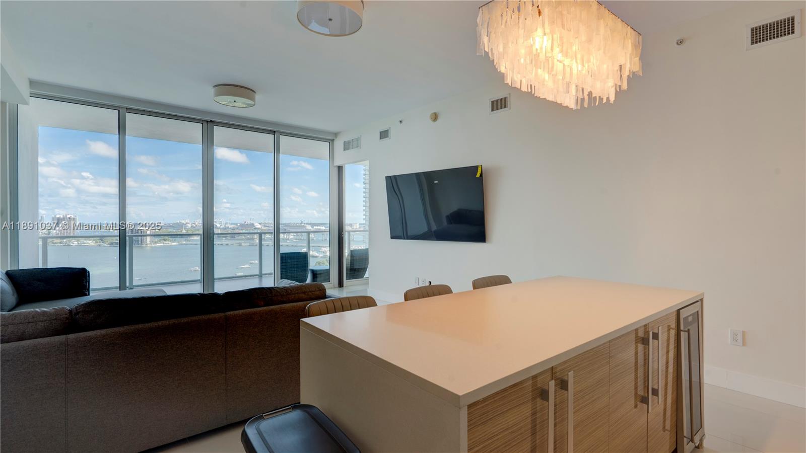PARAMOUNT BAY CONDO - Residential Lease