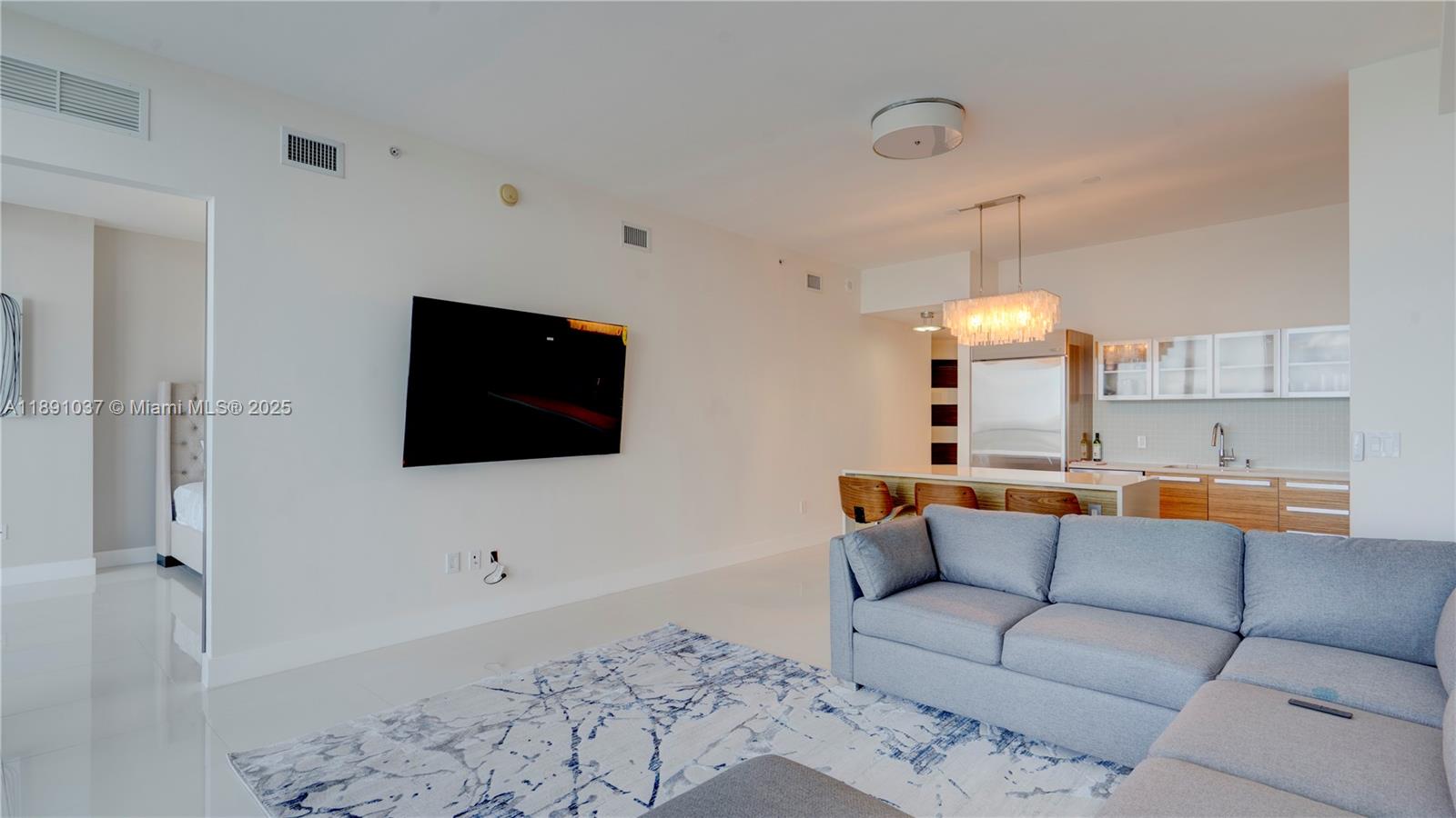 PARAMOUNT BAY CONDO - Residential Lease