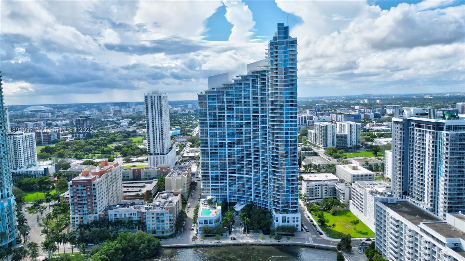 PARAMOUNT BAY CONDO - Residential Lease