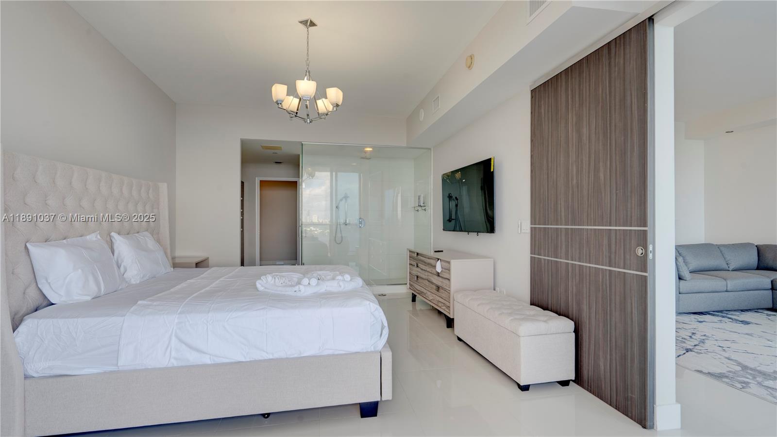 PARAMOUNT BAY CONDO - Residential Lease