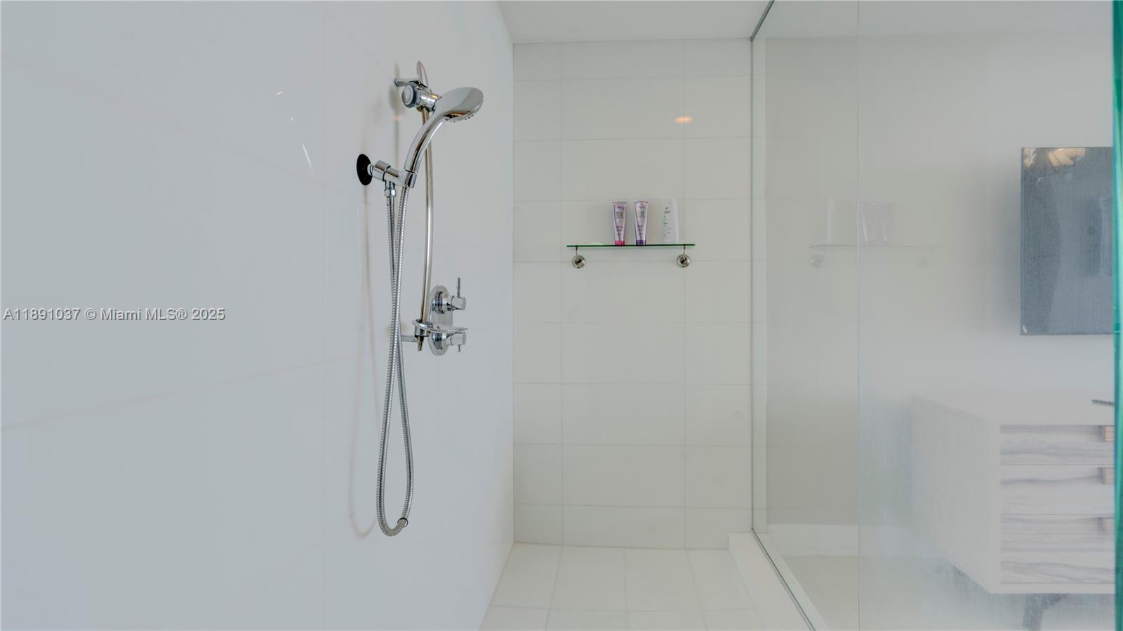 PARAMOUNT BAY CONDO - Residential Lease