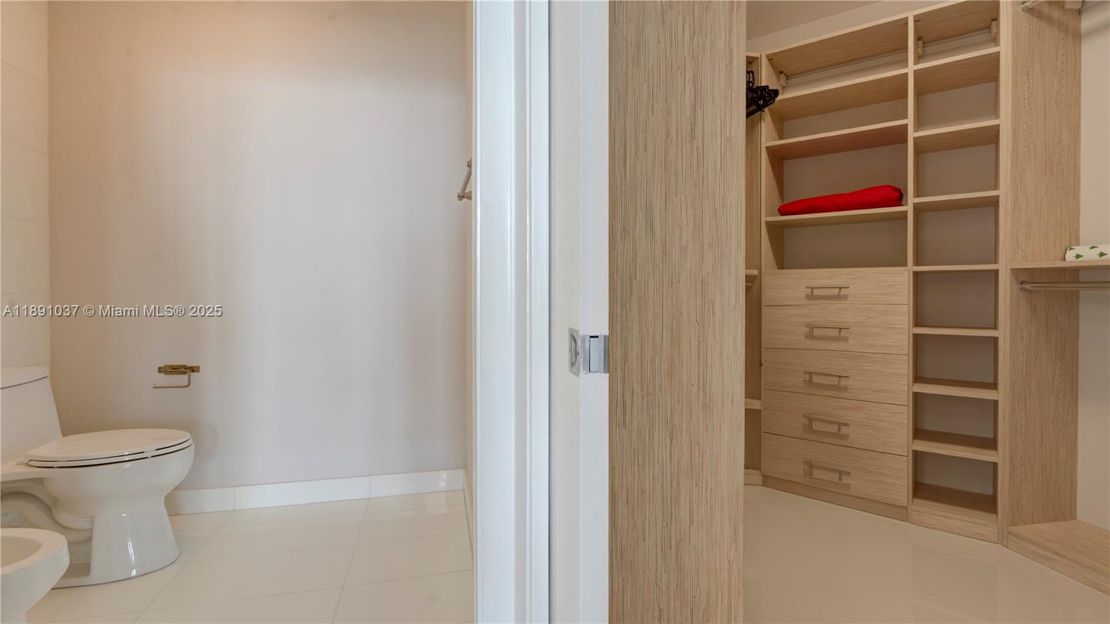 PARAMOUNT BAY CONDO - Residential Lease