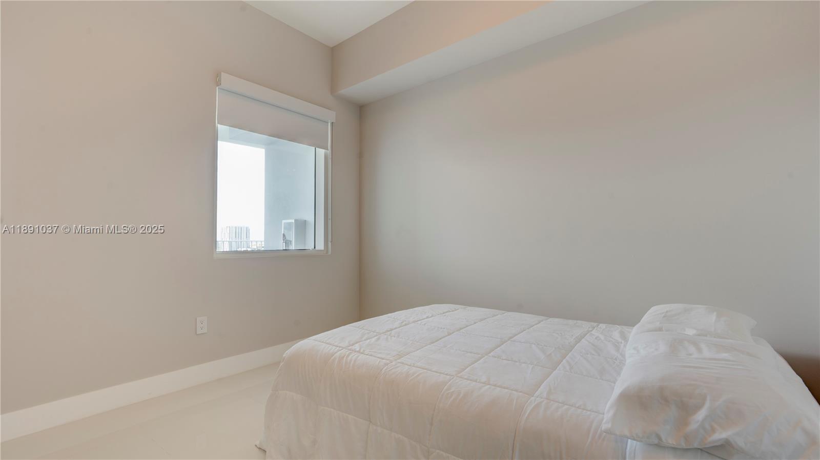 PARAMOUNT BAY CONDO - Residential Lease