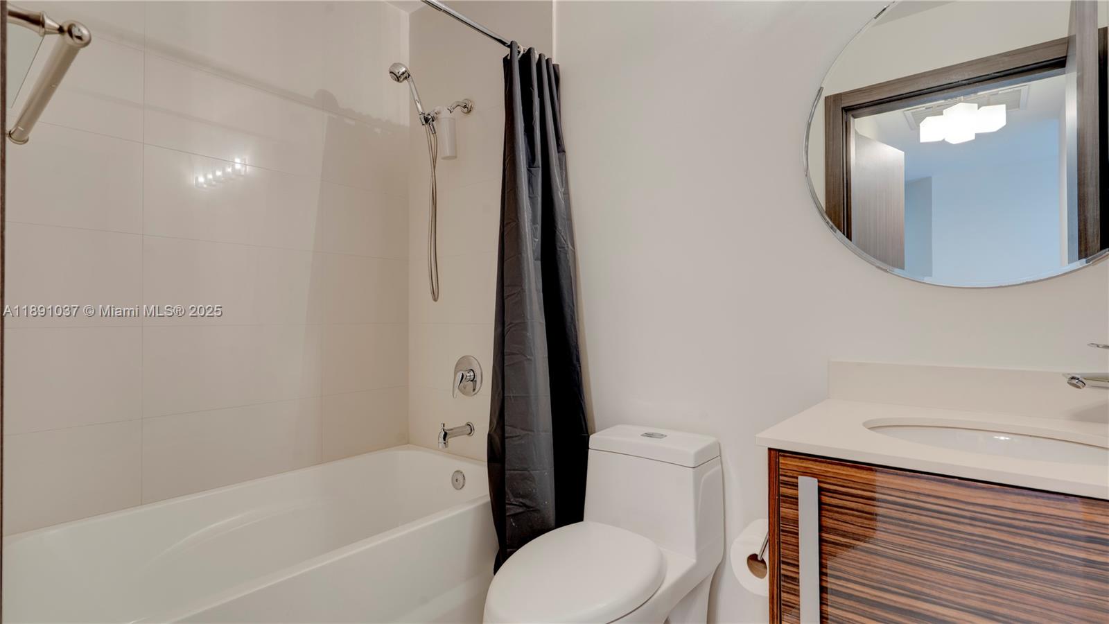 PARAMOUNT BAY CONDO - Residential Lease
