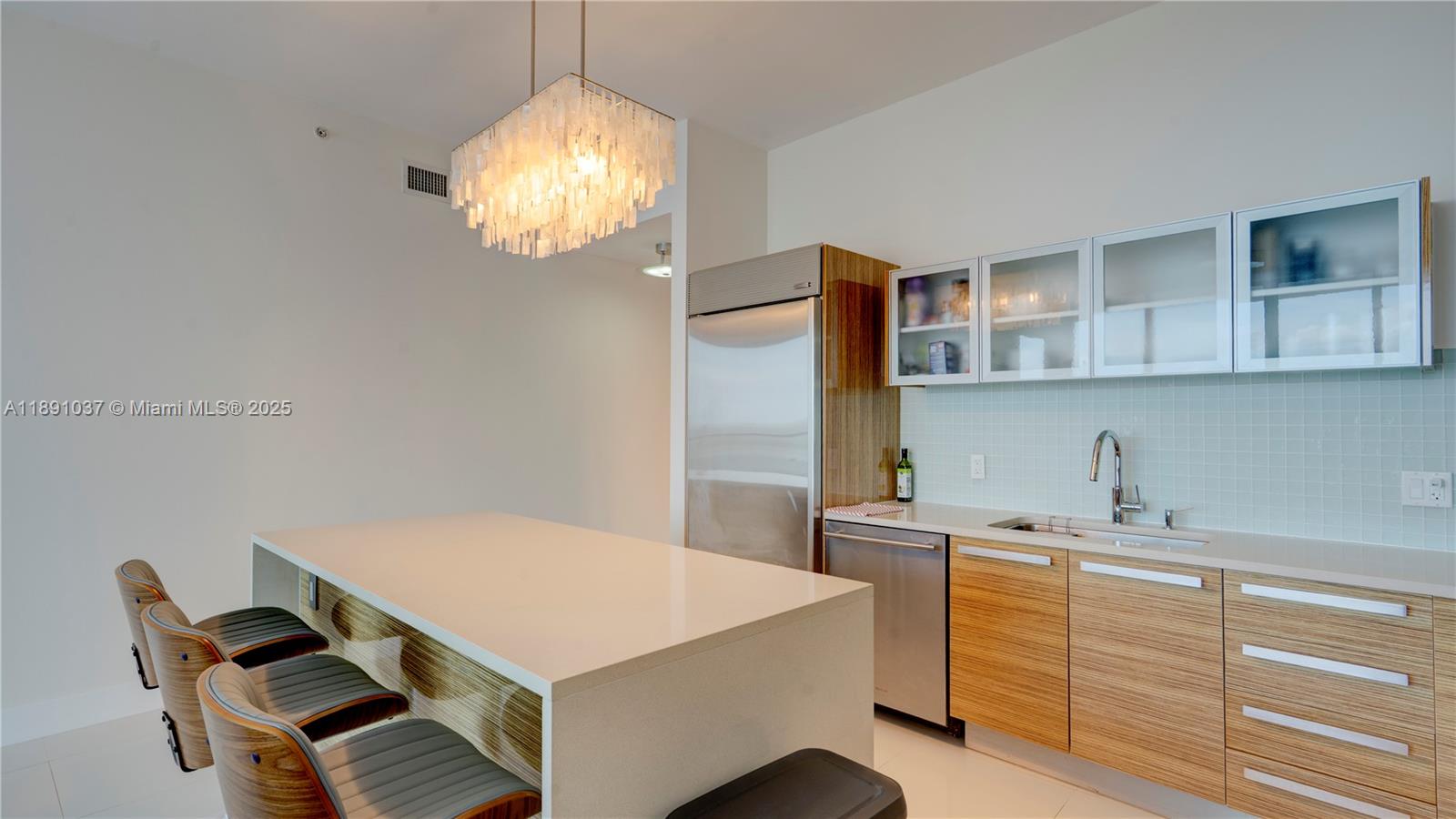 PARAMOUNT BAY CONDO - Residential Lease