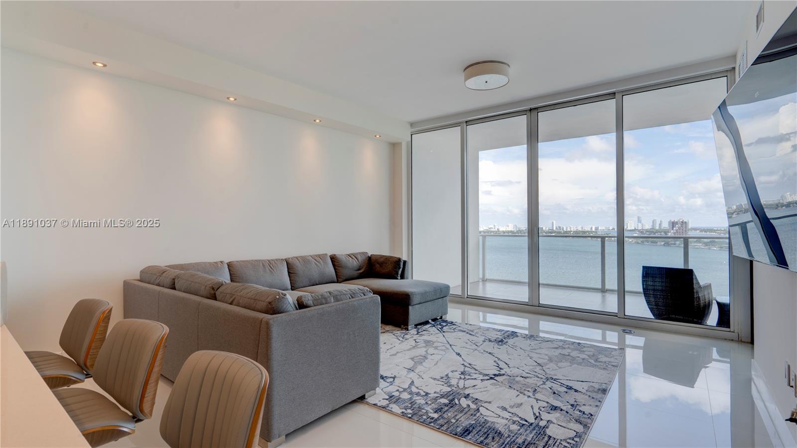 PARAMOUNT BAY CONDO - Residential Lease