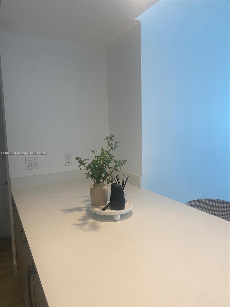 3401 MIDTOWN CONDO - Residential Lease