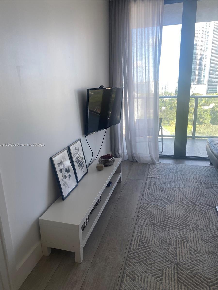 3401 MIDTOWN CONDO - Residential Lease