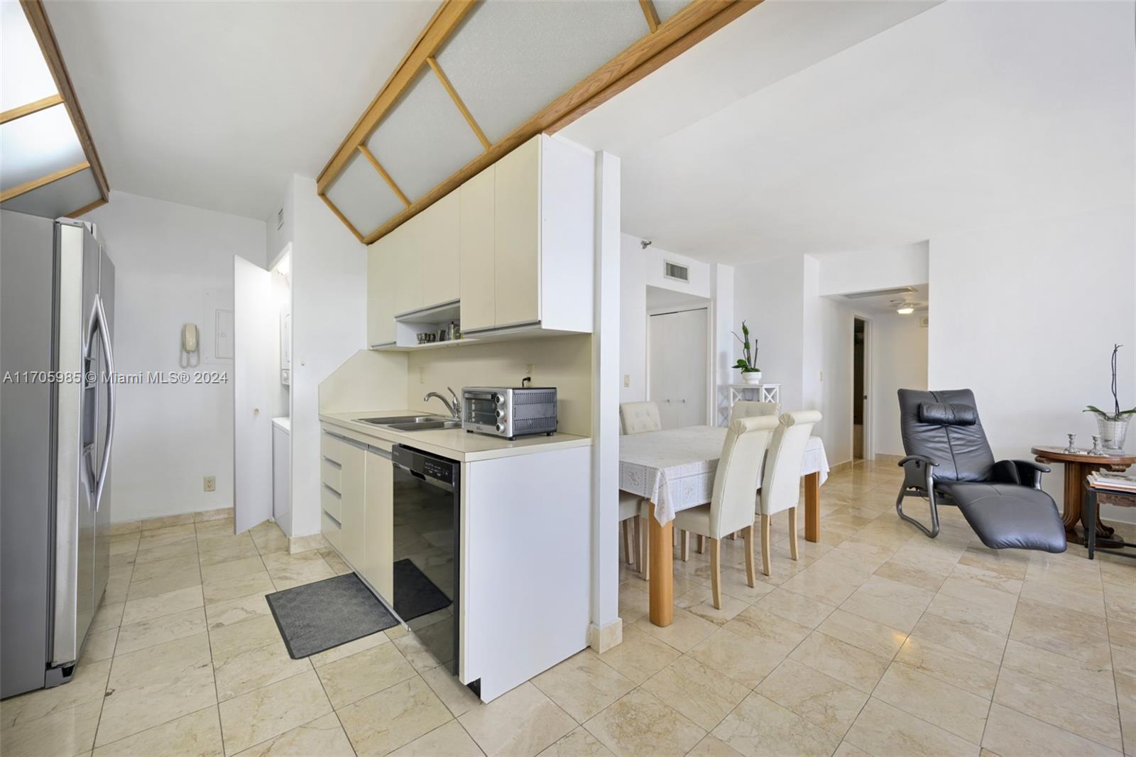 TURNBERRY ISLE SOUTH COND - Residential