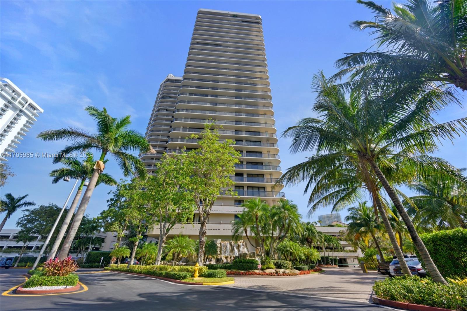TURNBERRY ISLE SOUTH COND - Residential