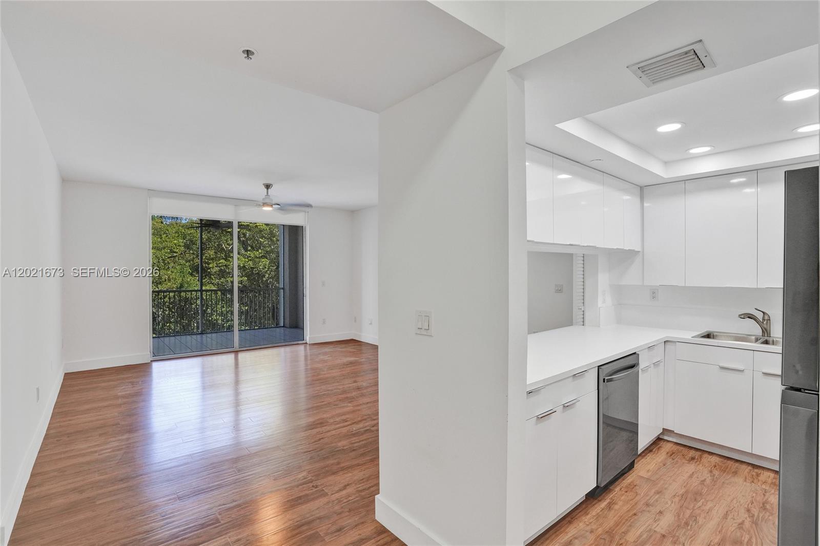 9725 NW 52nd St 406