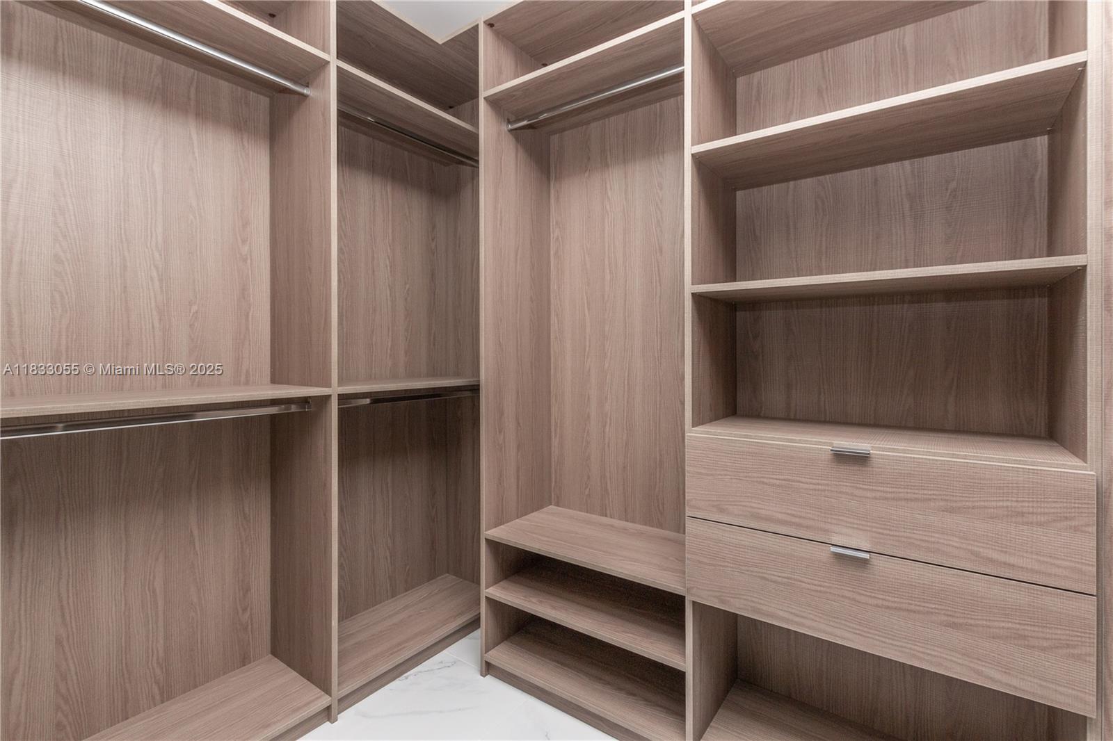 PARAMOUNT MIAMI WORLDCENT - Residential Lease