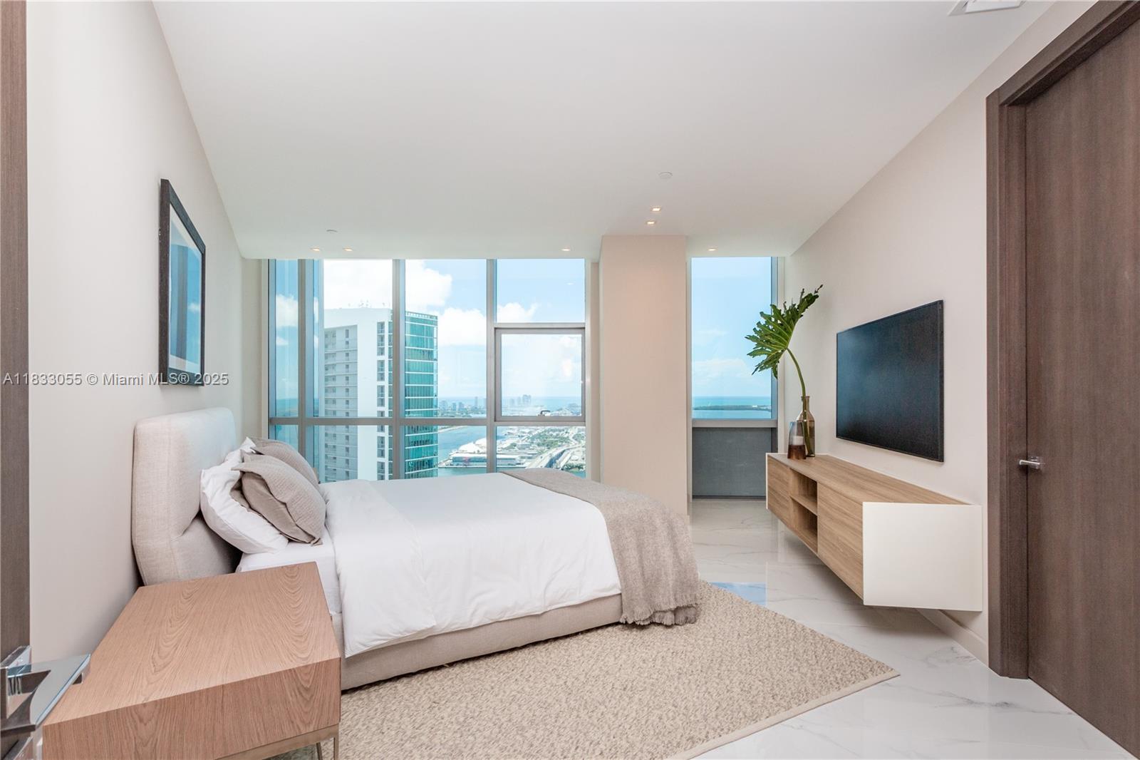 PARAMOUNT MIAMI WORLDCENT - Residential Lease