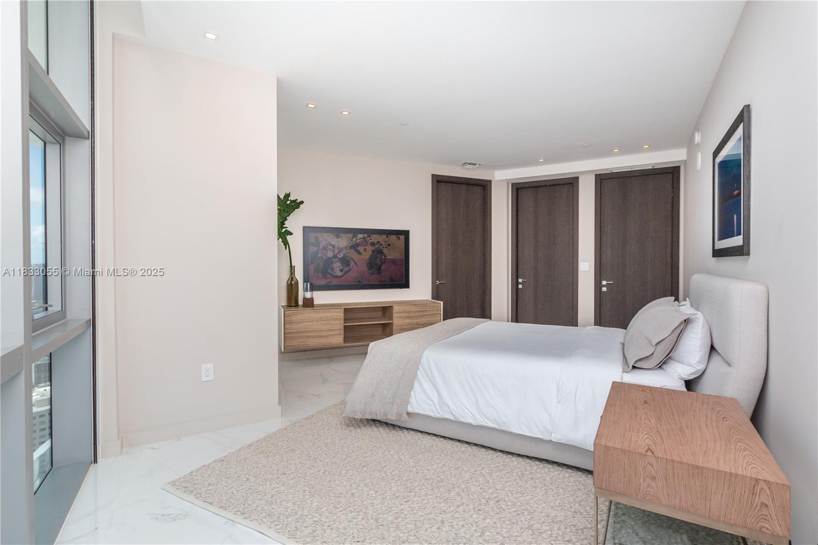 PARAMOUNT MIAMI WORLDCENT - Residential Lease