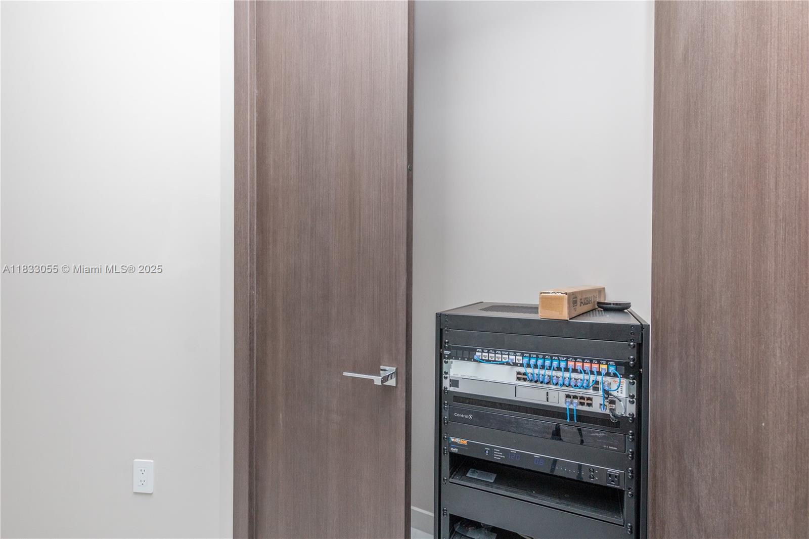 PARAMOUNT MIAMI WORLDCENT - Residential Lease