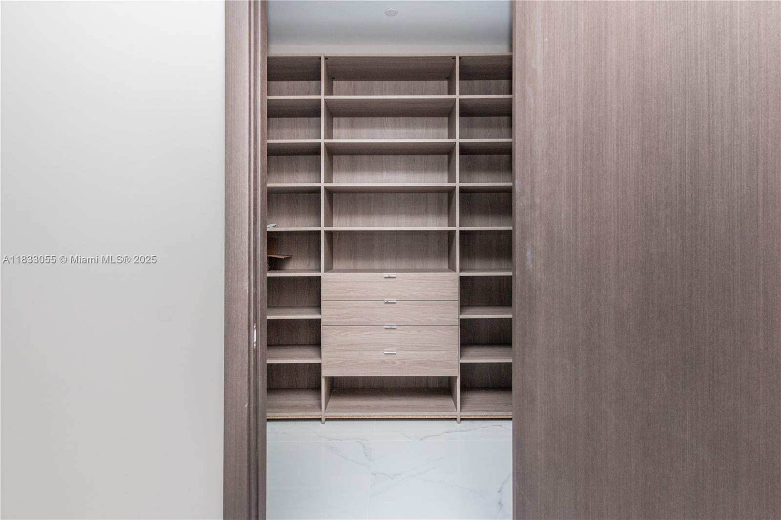 PARAMOUNT MIAMI WORLDCENT - Residential Lease