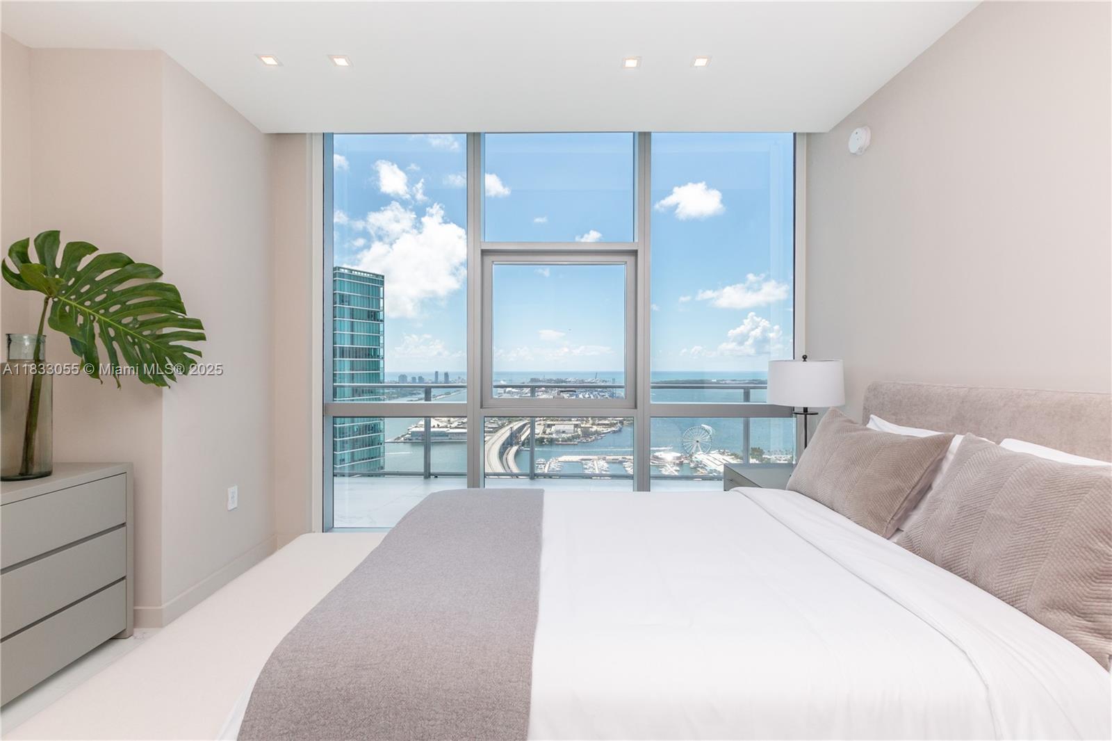 PARAMOUNT MIAMI WORLDCENT - Residential Lease