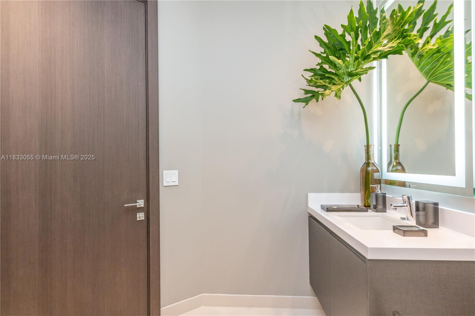 PARAMOUNT MIAMI WORLDCENT - Residential Lease