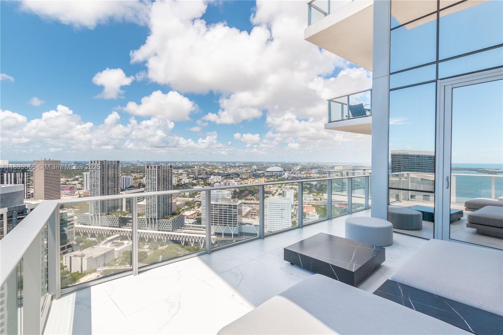 PARAMOUNT MIAMI WORLDCENT - Residential Lease