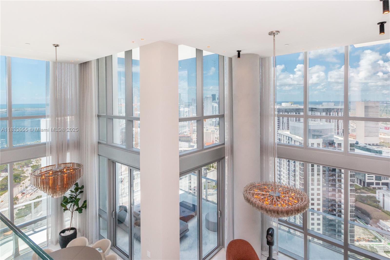 PARAMOUNT MIAMI WORLDCENT - Residential Lease