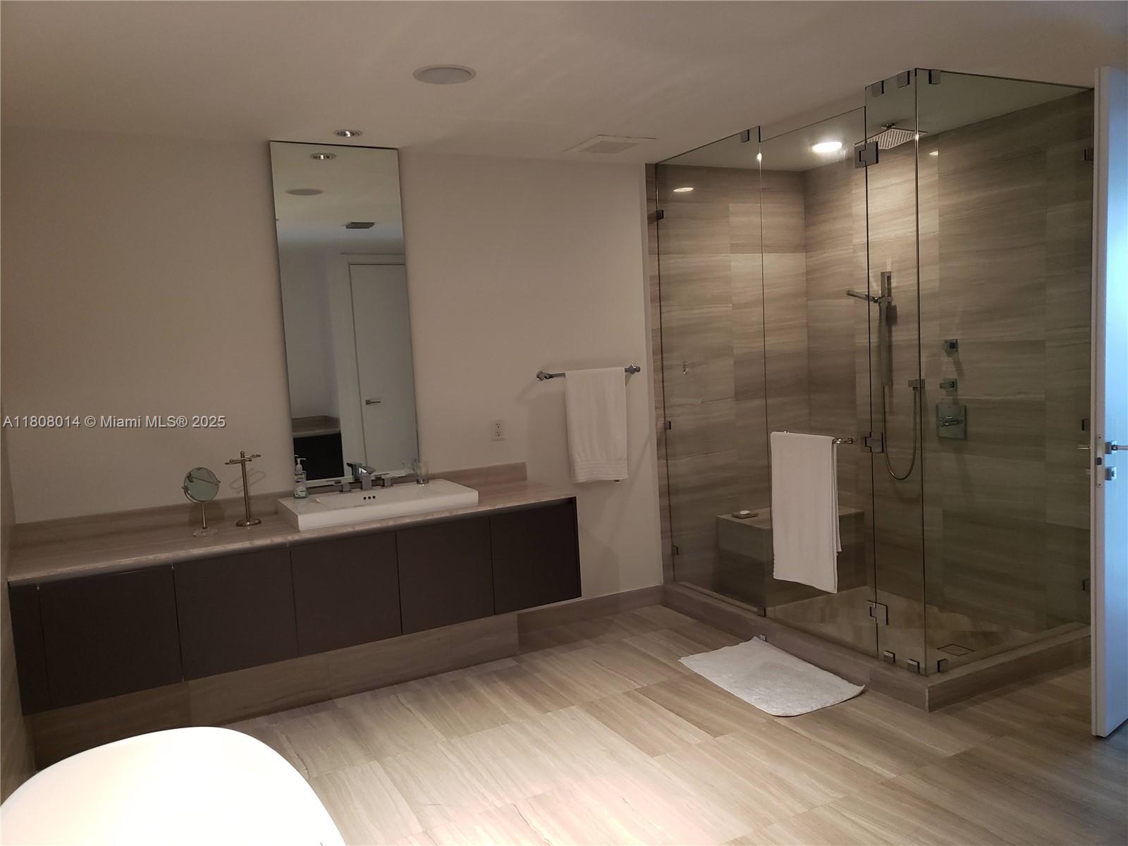 ECHO CONDO - Residential