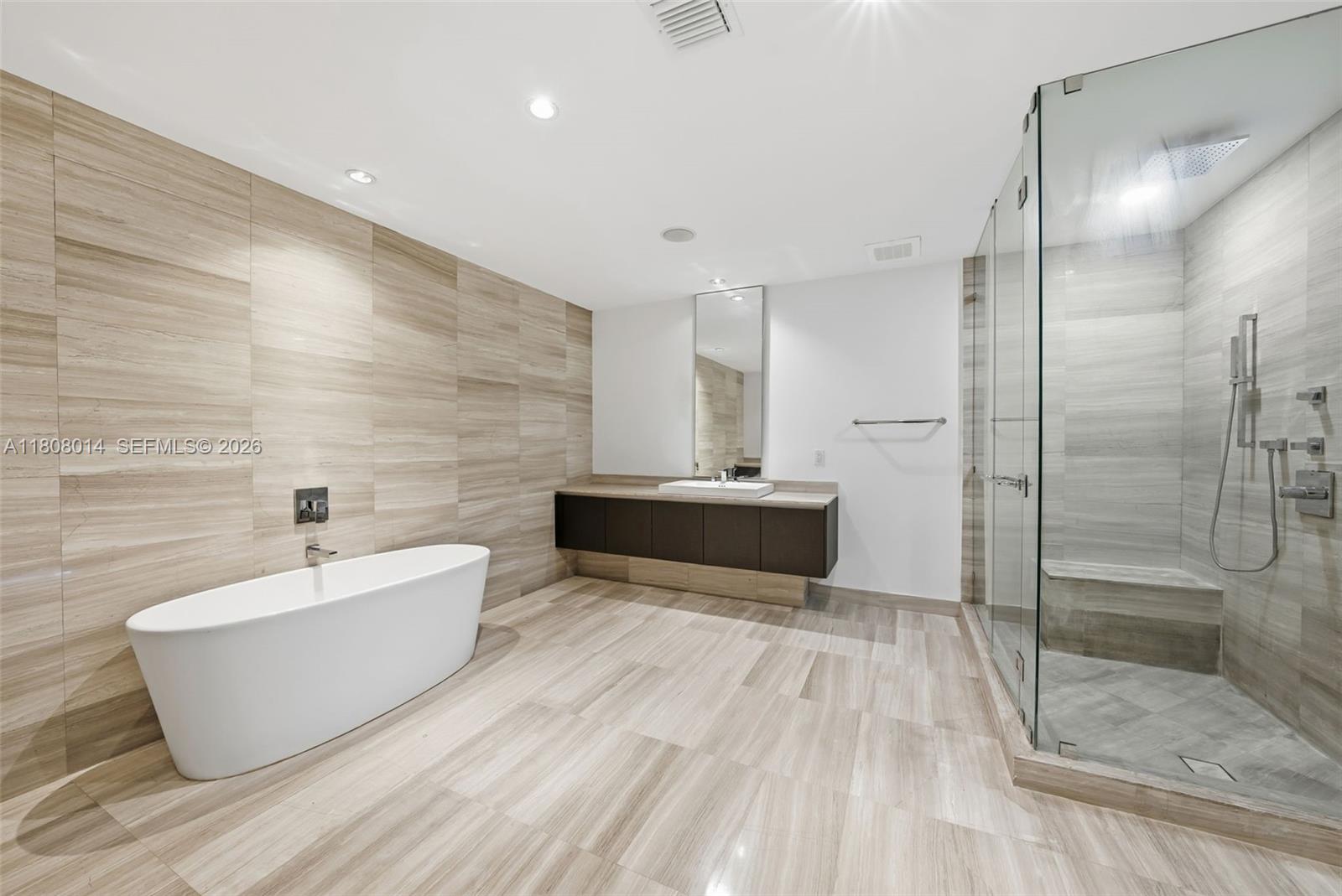 ECHO CONDO - Residential