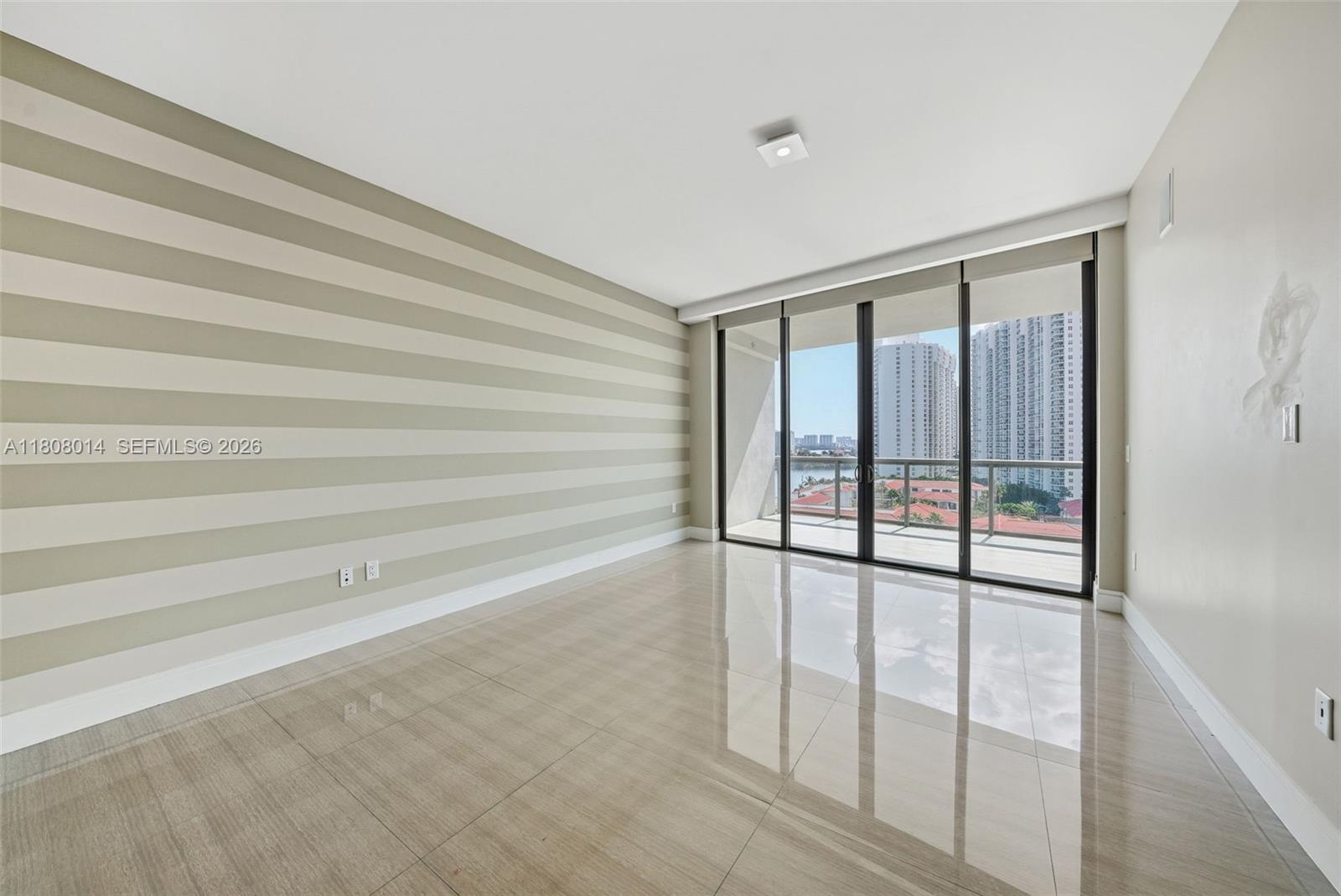 ECHO CONDO - Residential