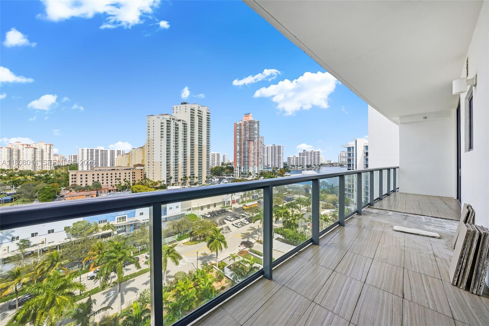 ECHO CONDO - Residential