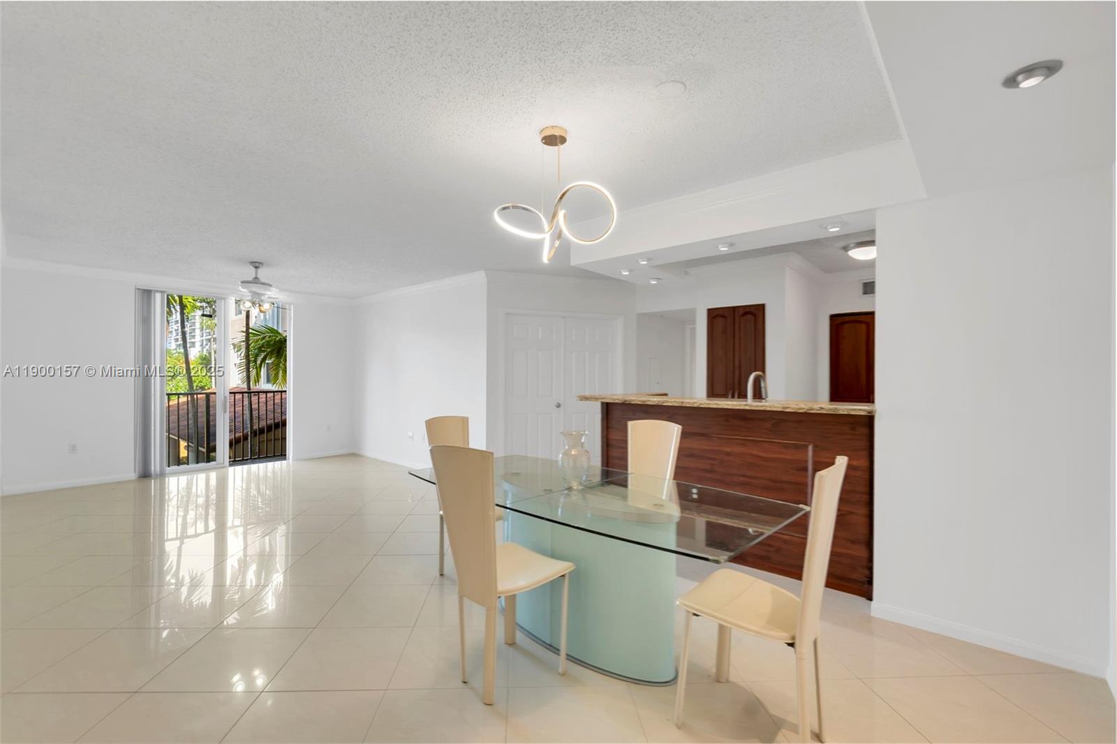 1900 Van Buren St 206B