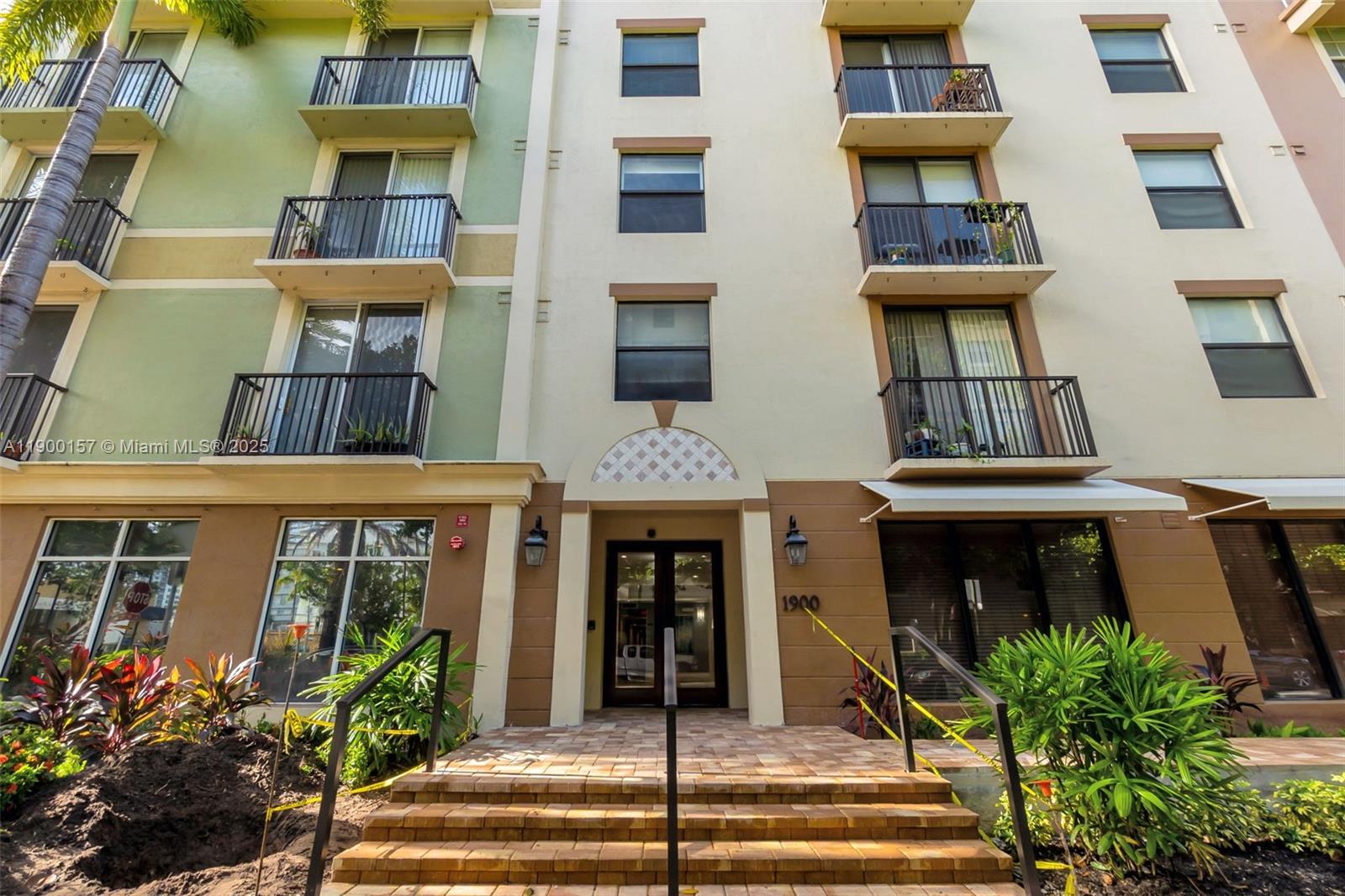 1900 Van Buren St 206B