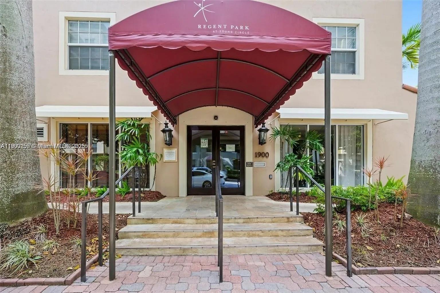 1900 Van Buren St 206B
