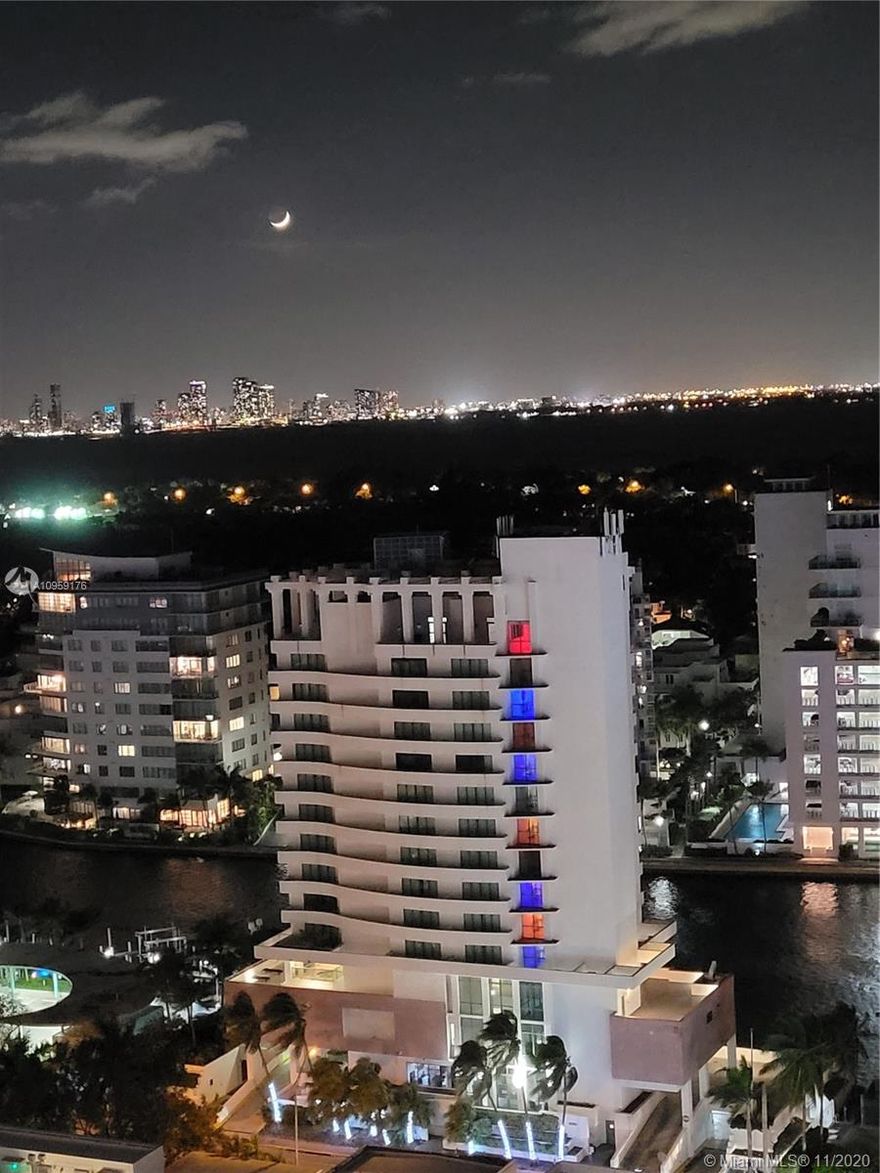GREAT OPPORTUNITY TO OWN A CONDO HOTEL AS A FEE SIMPLE ON THE WATER, ON THE BEST LOCATION, MIAMI BEACH.