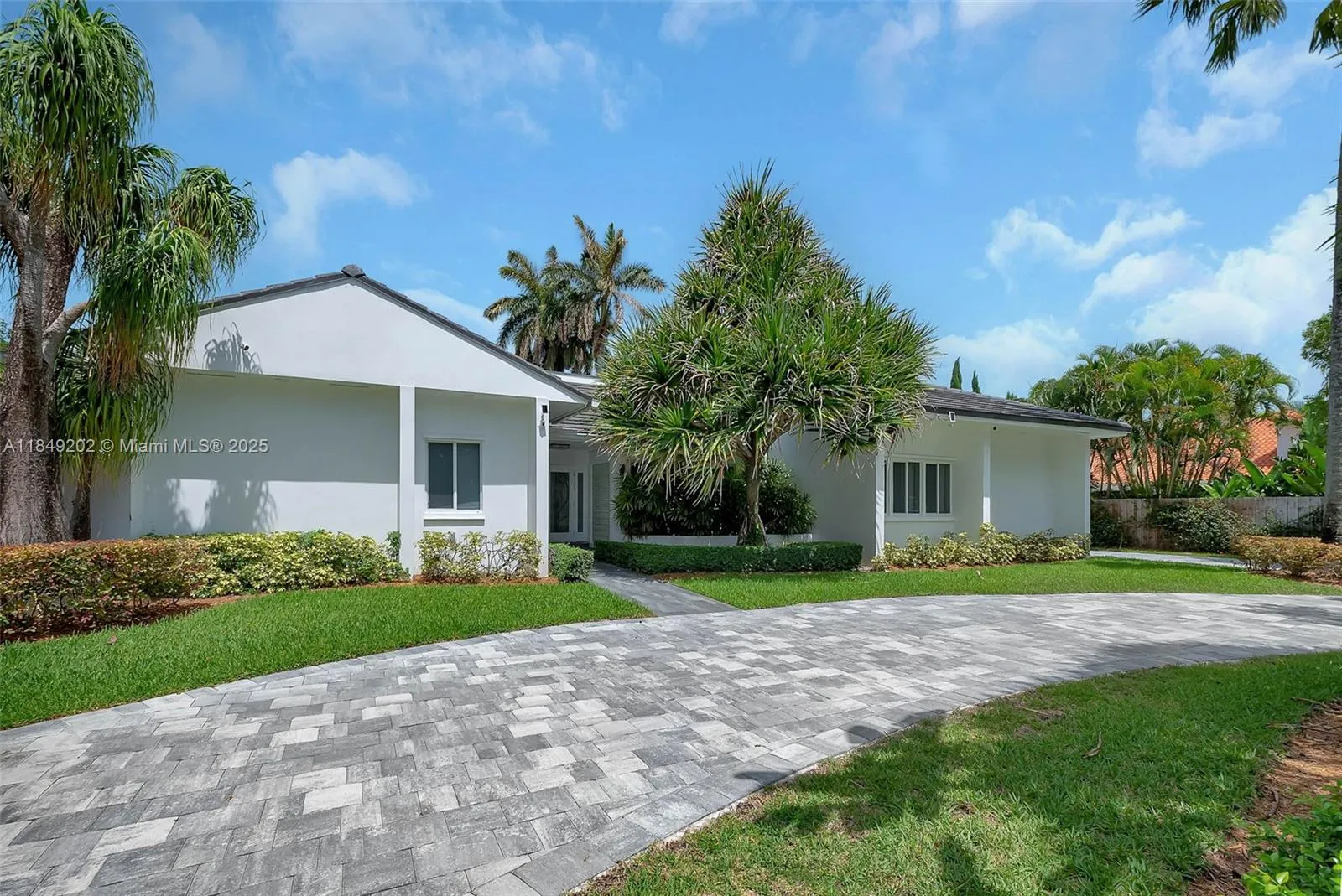 Pinecrest, Florida 33156, United States, 4 Bedrooms Bedrooms, ,3 BathroomsBathrooms,Residential,Active,182472