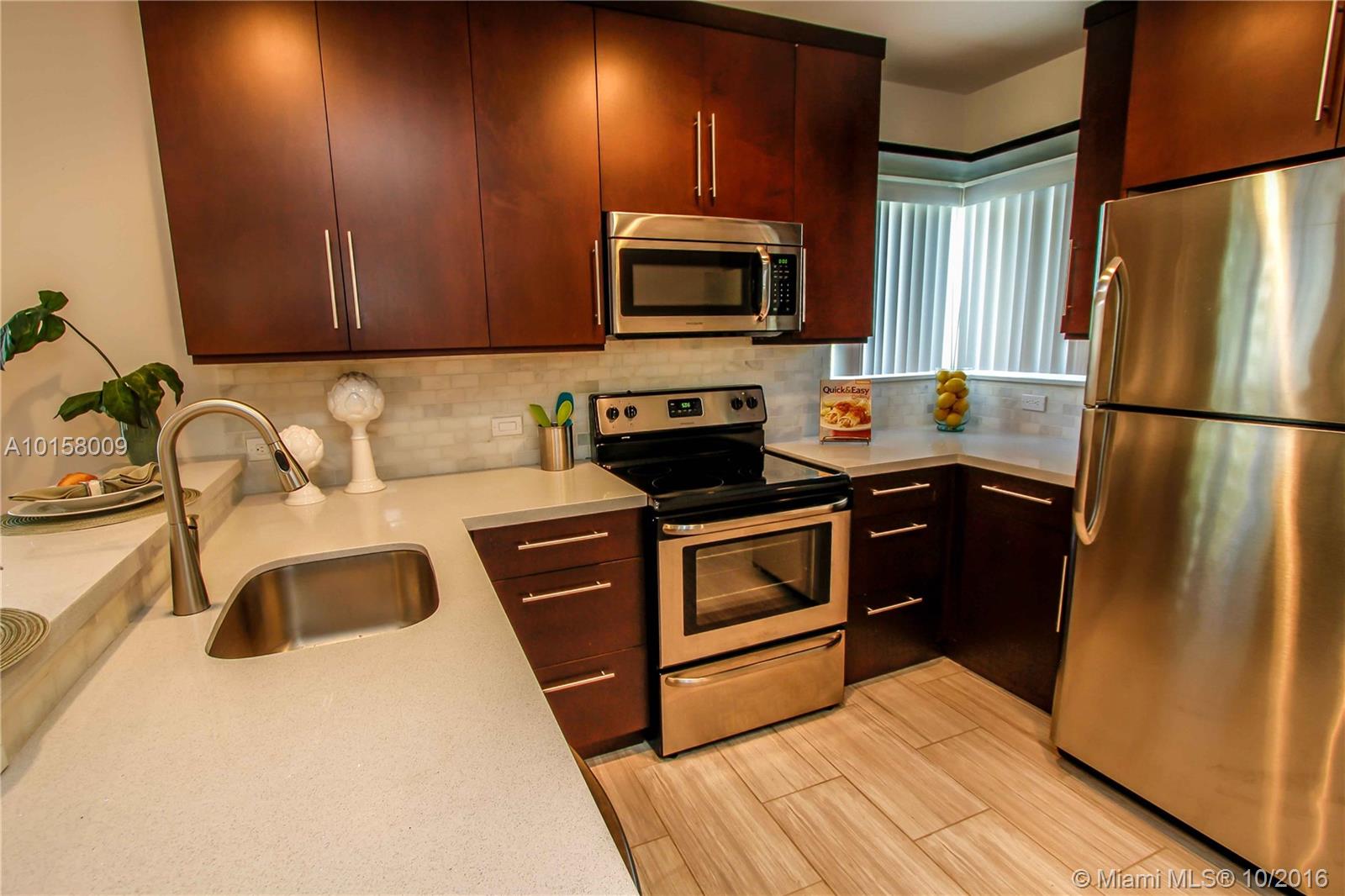 Hollywood 1-21 B - Residential