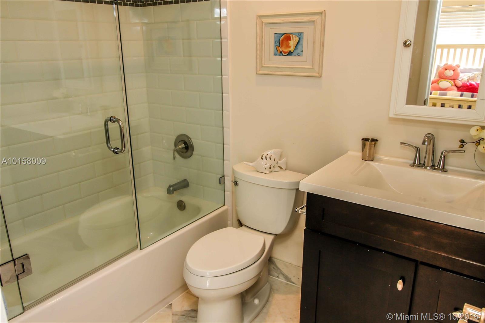 Hollywood 1-21 B - Residential