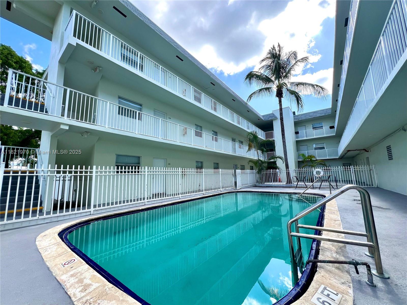 12890 Ne 8th Ave 211, North Miami, Miami-Dade County, Florida - 1 Bedrooms  
1 Bathrooms - 
