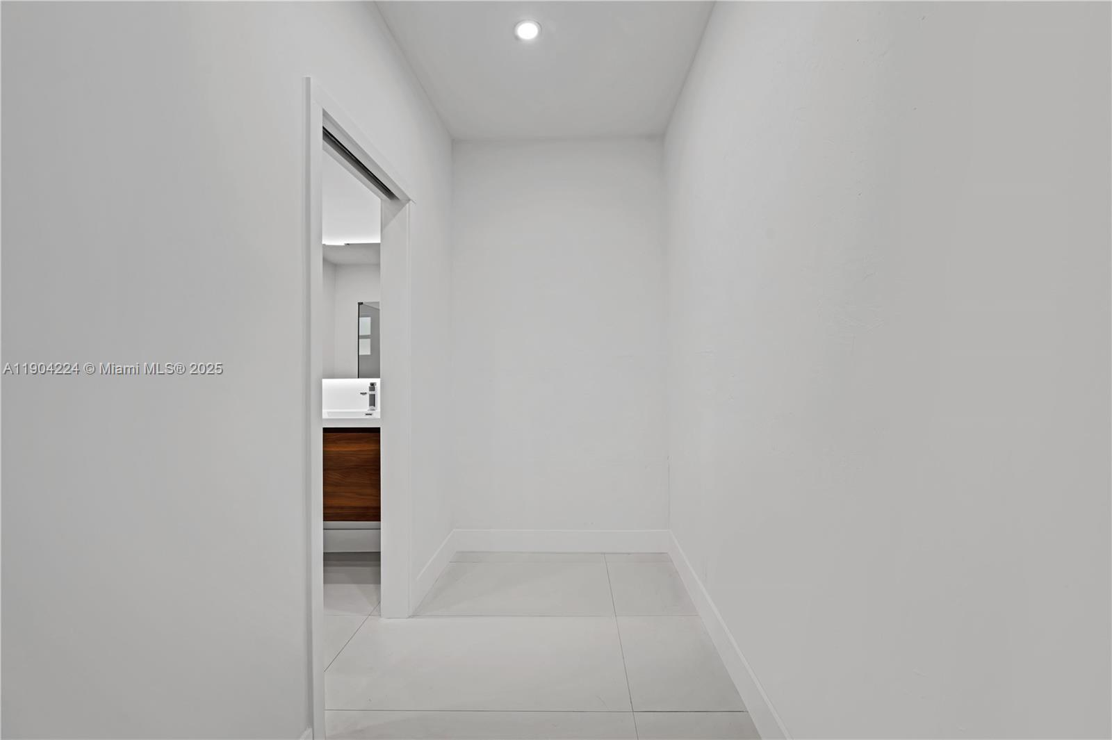 GULFSTREAM ESTATES - Residential Lease