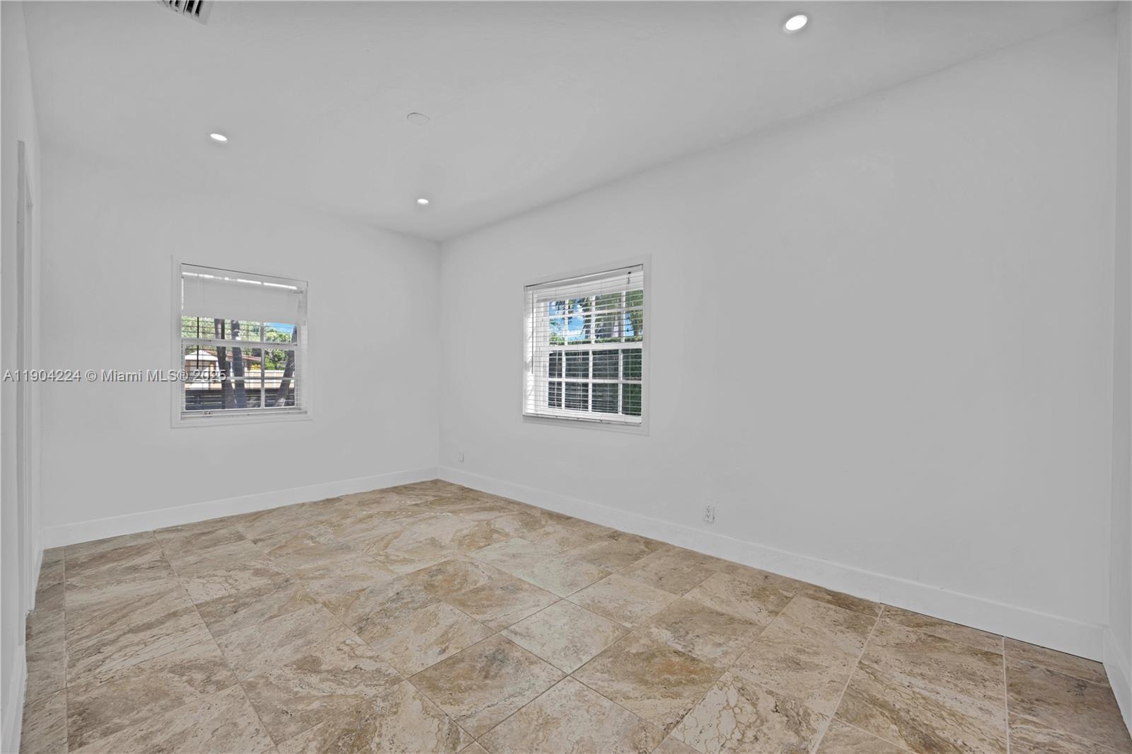 GULFSTREAM ESTATES - Residential Lease