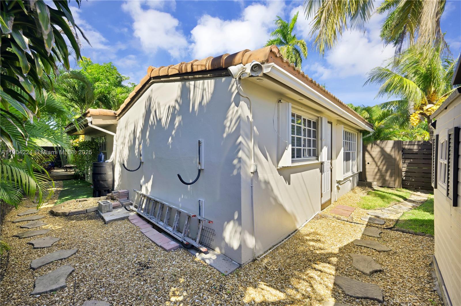 GULFSTREAM ESTATES - Residential Lease