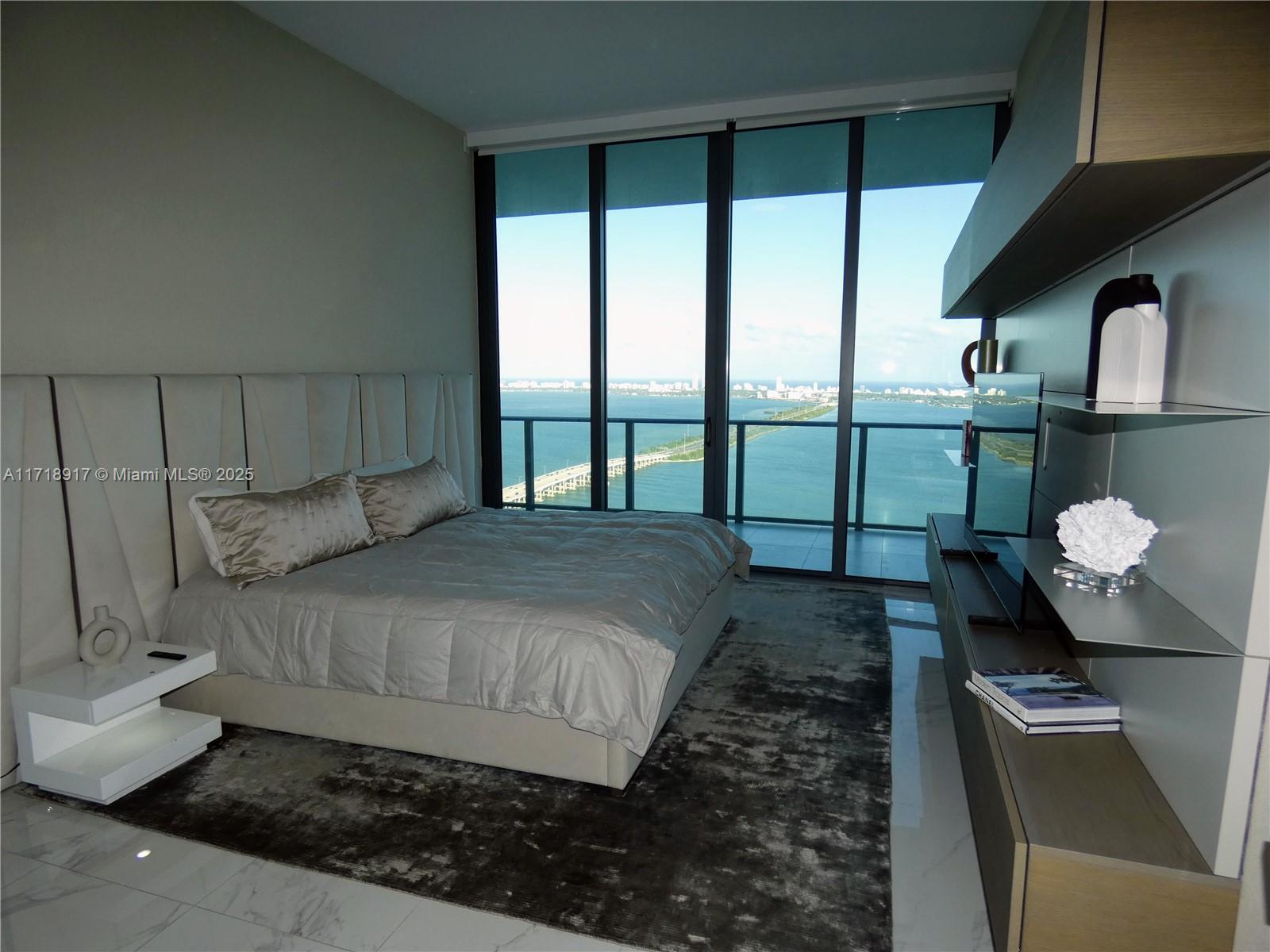 ONE PARAISO CONDO - Residential