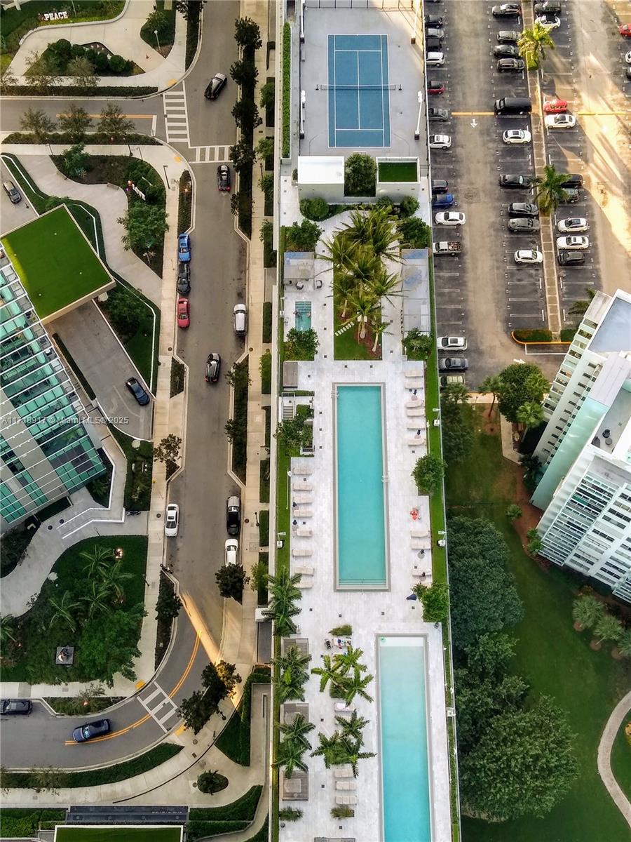 ONE PARAISO CONDO - Residential
