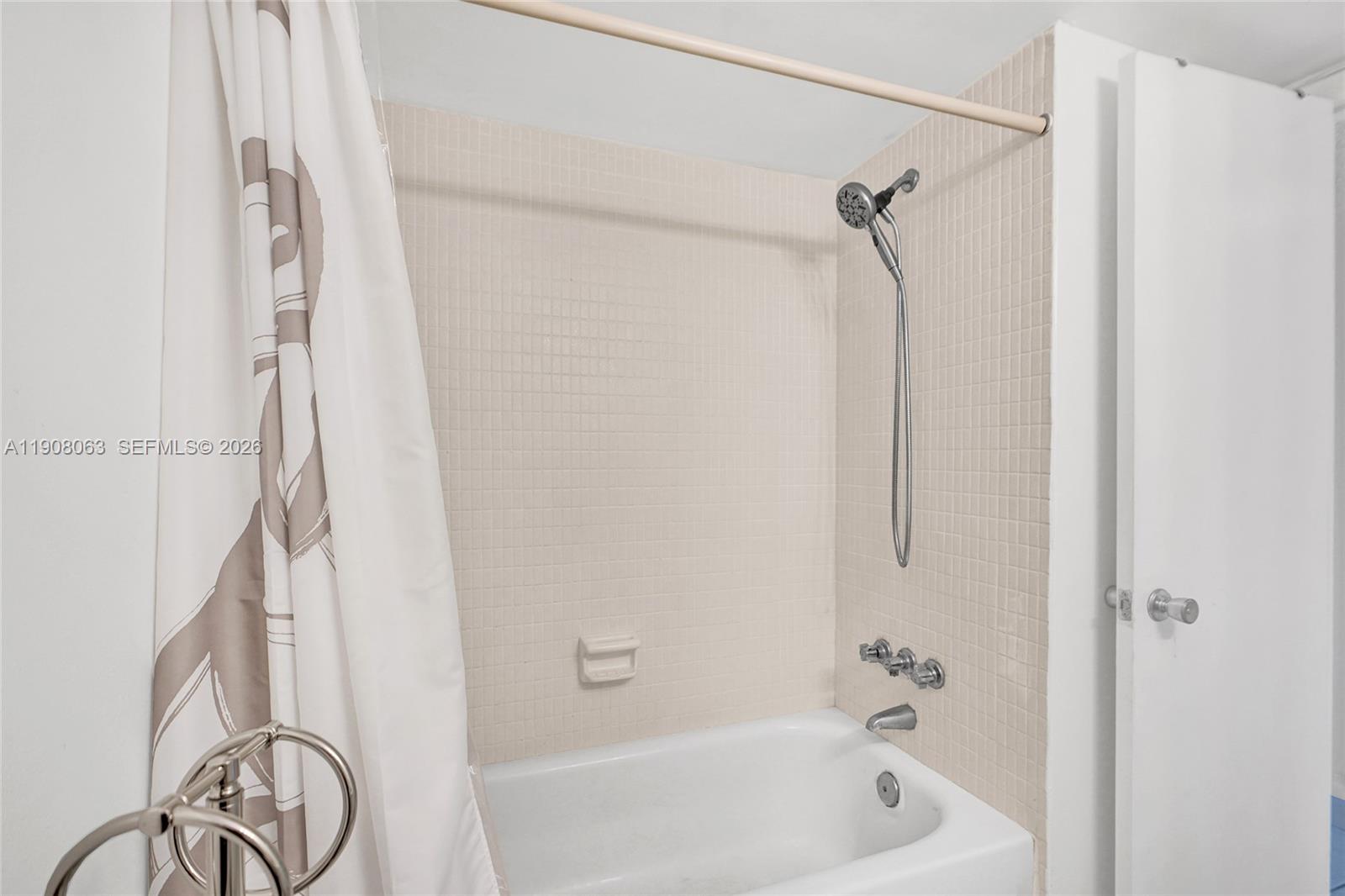 SANTA MONICA CONDOMINIUM - Residential